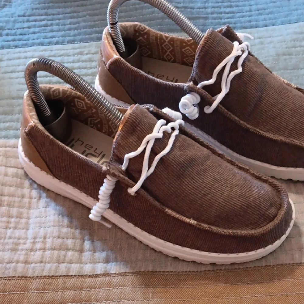 NWOT Hey Dude Wendy Corduroy Chestnut - Picture 2 of 16